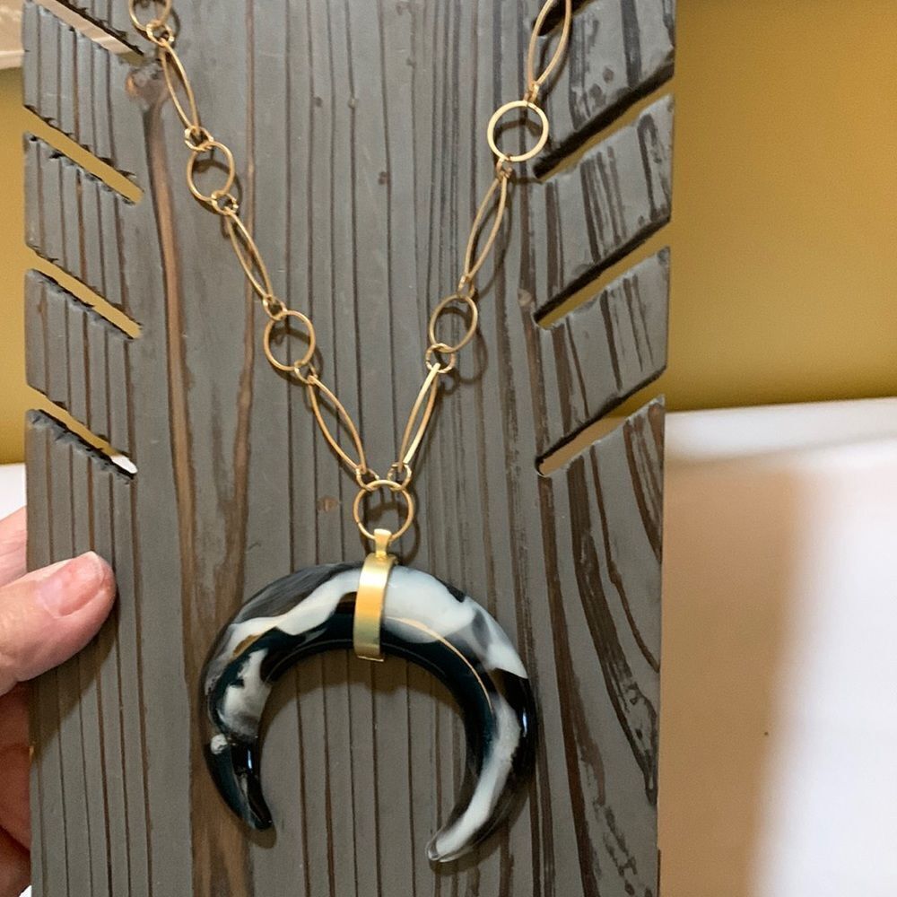 Mud Pie crescent horn resin pendant black & white